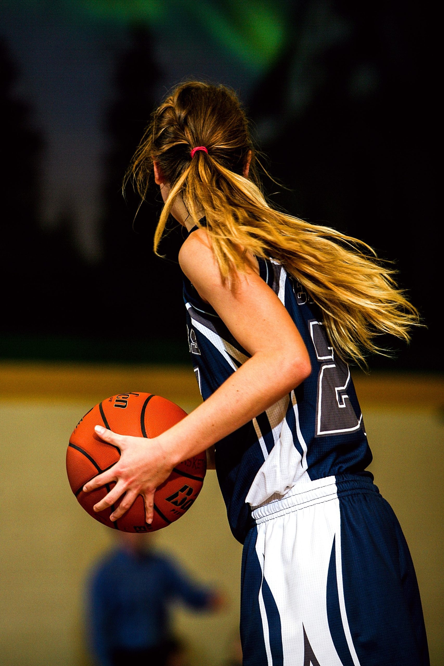 woman-in-blue-and-white-basketball-jersey-holding-brown-159607 woman-in-blue-and-white-basketball-jersey-holding-brown-159607